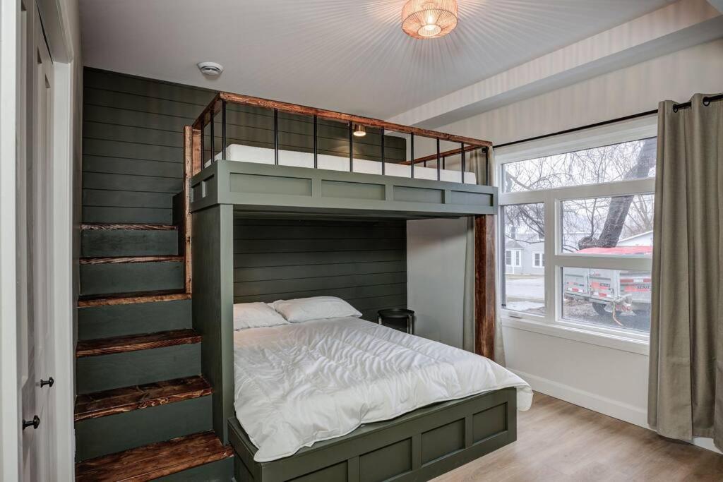Chic Suite By Westlynn Little Current Exterior foto